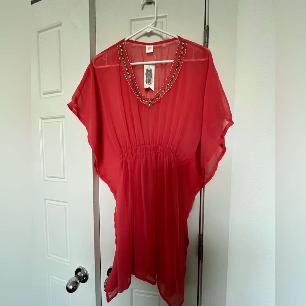 Swim coverup
Pink
One size
Tags on